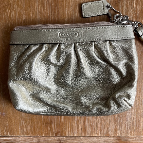 Vintage Coach Wristlet - Picture 3 of 11
